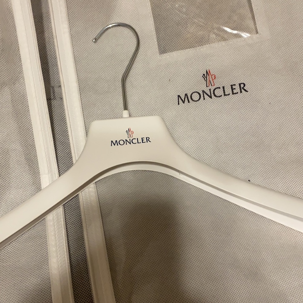 Moncler boed with fur size 3 - Picture 11 of 16